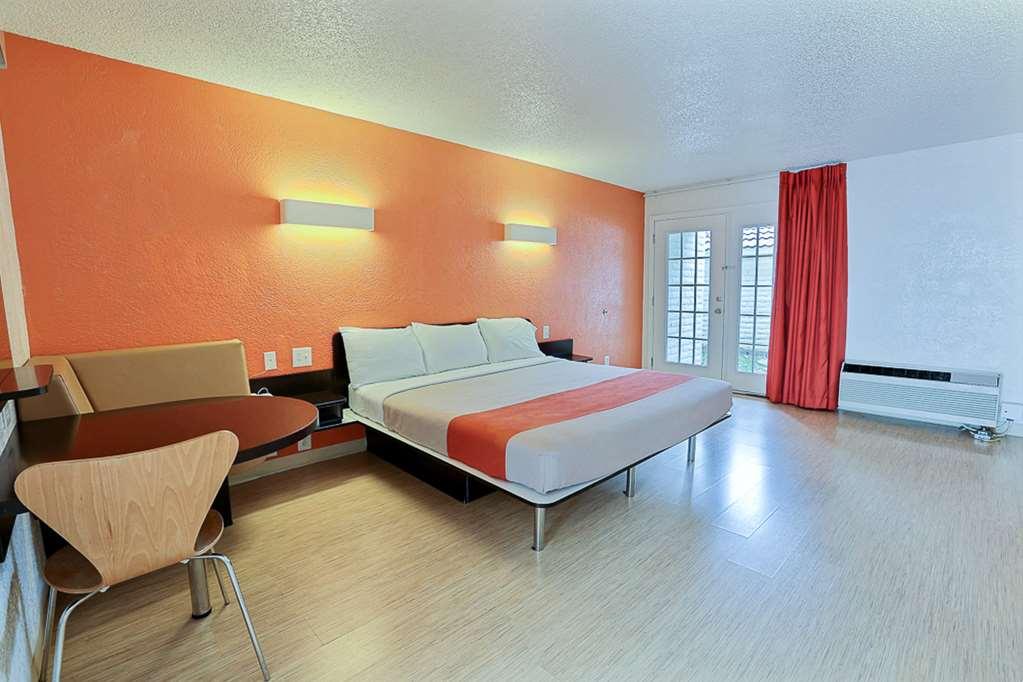 Motel 6-Addison, Tx - Dallas 객실 사진
