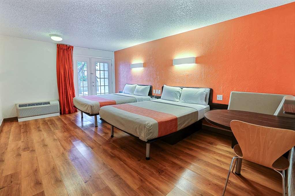Motel 6-Addison, Tx - Dallas 객실 사진